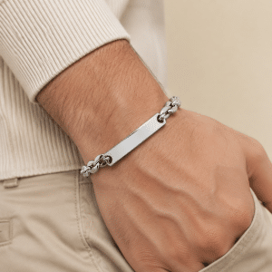 Bracelet Homme – Acier Inoxydable Grain de Café Argenté porté par un homme
