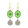 Boucles d’oreilles pendantes dorées Émail vert fleur stylisée