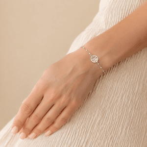 Bracelet Arbre de Vie – Acier Inoxydable porté par une femme