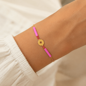 Bracelet Femme Disque Etoile, Jaspe Rouge Gomme Fuchsia porté par une femme