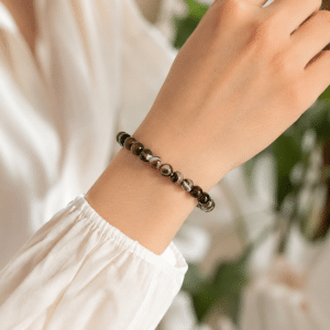 Bracelet Homme Femme – Pierre Naturelle d’Agate porté par une femme