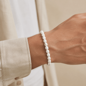 Bracelet Homme – Pierre Naturelle de Magnésite porté par un homme