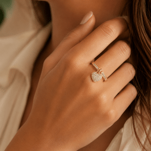 Bague Réglable Breloque Coeur Zirconiums Sertis