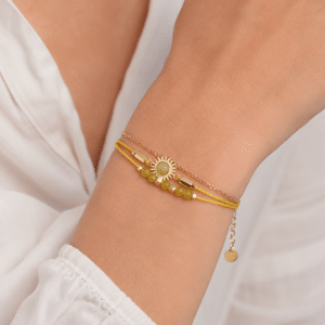 Bracelet Acier 3 Rangs Pierre Moutarde porté par une femme