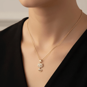 Collier Pendentif Chat Plaqué Or et Zirconiums