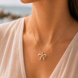 Collier Pendentif Noeud en Zirconiums Sertis