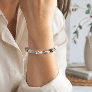 Bracelet en Pierres Naturelles de Tourmaline porté par une femme
