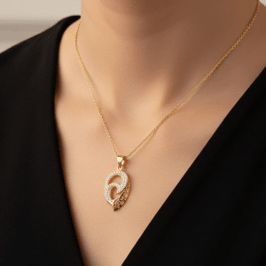 Collier Pendentif Entrelacé Serti de Zirconiums