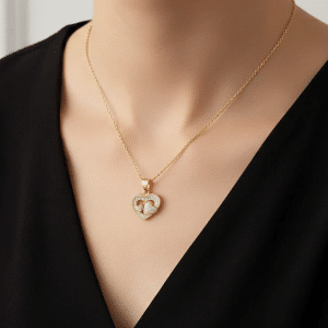 Collier Pendentif Trois Coeurs sertis de zirconiums