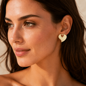 Boucles d’Oreilles Coeur Ajouré Serties de Zirconiums