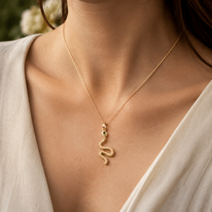 Collier Serpent Doré Avec Oxyde Vert
