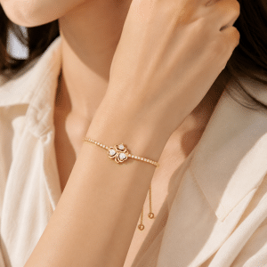 Bracelet Souple Petits Cœurs Strassés Plaqué Or